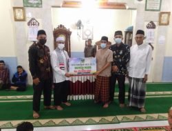 Safari Ramadan di Masjid Ijtihad Padang Sikabu, Ustaz Irsyad Syafar Serahkan Bantuan Rp 20 Juta