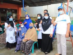 Aksi Camat Payakumbuh Utara Dalam Menyemangati Warga Ikut Vaksinasi, Terharu Dengan Lansia