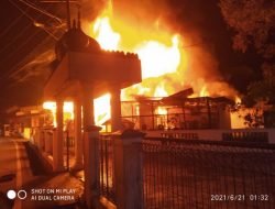 Si Jago Merah Mengamuk Rumah Panggung HAbis Terbakar