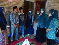 Sempat Dirawat, Ketua Dan Wakil TPPKK Kabupaten Tanah Datar Melayat Kerumah Duka