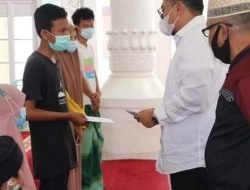 Menyambut Lebaran, 36 Anak Yatim Terima Insentif dari Pengurus Masjid Nurul Amin Pagaruyung