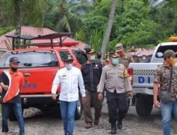 Bupati Eka Putra Kunjungi Titik Posko Pantau Arus Mudik ke Tanah Datar