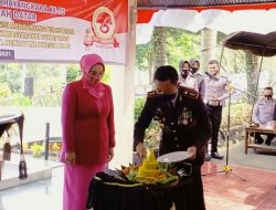 HUT Bhayangkara Ke-75,Polres Tanah Datar Gelas Syukuran Potong Tumpeng