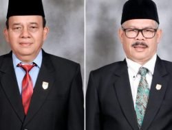 Dua Anggota DPRD Payakumbuh Dapil III Serahkan Hadiah Untuk Tunamen Bola Volli di Balai Jariang