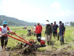 Dukung Pelaksanaan Progul Tanah Datar, Nagari Sumpur Launching Bajak Gratis