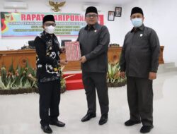 Paripurna DPRD Tanah Datar, Eka Putra Sampaikan Nota Penjelasan Ranperda LKPj 2021