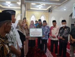 Serahkan Bantuan Masuk PTN Untuk 371 Orang Secara Simbolis, Ini Pesan Bupati Eka Putra
