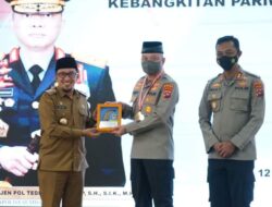 Sukses Gerakkan Pemulihan Ekonomi, Bupati Eka Putra Beri Penghargaan Kapolda Sumbar