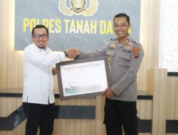 Dukung Pemulihan Ekonomi dan Pariwisata Bupati Beri Penghargaan Kapolres Tanah Datar