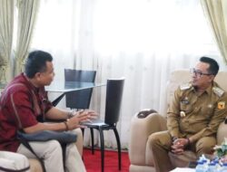 Penulis Buku Ensiklopedia Tokoh 1001 Orang Minang Dipentas Dunia Temui Bupati Eka Putra