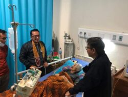 KUNJUNGI RSUD M. ALI HANAFIAHBupati Eka Apresiasi Petugas Kesehatan Hingga Menyapa Pasien