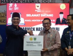 Kunjungi Tanah Datar, Wamentan RI Bersama Bupati Launching Asuransi Tani dan Sapi serta Serahkan Bantuan