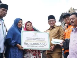 Bupati Eka Putra Serahkan Bantuan Korban Kebakaran Di Nagari Simabur