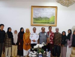 8 Orang Calon Mahasiswa Luar Negeri Temui Bupati Eka Putra