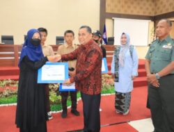 Pawai Alegoris Sukses, Pemko Payakumbuh Serahkan Hadiah Kepada Juara Sekaligus Beasiswa CSR Bank Nagari Kepada 104 Insan Pendidikan