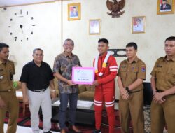 Reward Untuk Muhammad Nabil Asyura Dan 5 Anggota Paskibraka Diserahkan Wali Kota Riza Falepi