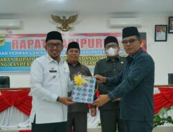 BUPATI EKA PUTRA SAMPAIKAN JAWABAN ATAS PEMANDANGAN UMUM FRAKSI-FRAKSI TERHADAP RANPERDA PERUBAHAN APBD TAHUN 2022