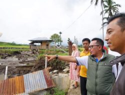 TANGGAP BENCANA, BUPATI BERSAMA JAJARAN TINJAU LANGSUNG BENCANA BANJIR DI TIGO BATUR
