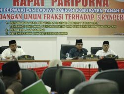 Hadiri Sidang DPRD, Wabup Tanah Datar Simak Penyampaian Pemandangan 8 Fraksi Terhadap 3 Ranperda