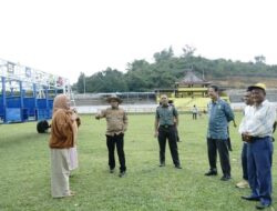 PASTIKAN SEMUA SESUAI RENCANA, BUPATI EKA PUTRA TINJAU LAPANGAN DANG TUANKU BUKIT GOMBAK