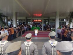Disemayamkan Di Depan Kantor Wali Kota, Penghormatan Terakhir Untuk Suwandel Muchta