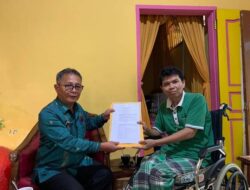 Bentuk Komit Pemda Menghargai Para Pensiunan, SK dan Piagam Mantan Sekda Diantarkan ke Rumahnya