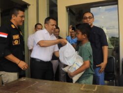 Melalui Asisten III, PJ Walikota Sumbangkan 180 Paket Di Hari Jumat Berkah