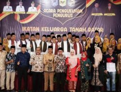 KUKUHKAN PENGURUS IKTD LUHAK NAN BUNGSU, BUPATI EKA PUTRA MINTA PERANTAU JANGAN LUPAKAN KAMPUNG HALAMAN