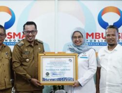 PEMDA TANAH DATAR TERIMA PENGHARGAAN KEPATUHAN STANDAR PELAYANAN PUBLIK DARI OMBUDSMAN