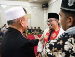 HADIRI PERINGATAN ISRA’ MI’RAJ DI KANDANG MELABUNG BUPATI EKA PUTRA AJAK MASYARAKAT EVALUASI KUALITAS IBADAH