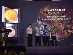 Bupati Tanah Datar Eka Putra Terima Penghargaan Adipura Langsung Diserahkan Menteri LHK