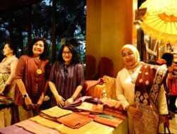 “PESONA WASTRA WARNA ALAM” SONGKET LINTAU TANAH DATAR DIPERAGAKAN