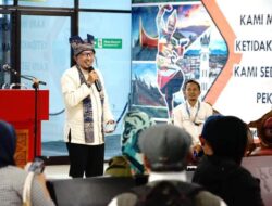 PERDANA DI SUMATERA BARAT, BUPATI EKA PUTRA PROMOSI WISATA DI BANDARA