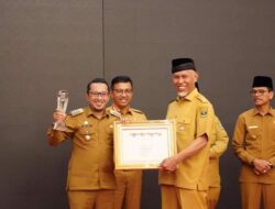 BOMBASTIS BAWA BUPATI EKA PUTRA TERIMA PENGHARGAAN PPD TERBAIK TINGKAT SUMBAR