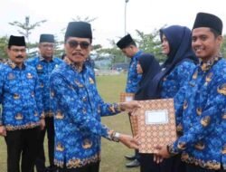 Apel Bersama Awal Tahun 2023, Bupati Safaruddin Serahkan 362 SK PNS Formasi 2019