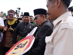 Menhan RI Berikan Bantuan Ambulance Saat Hadir Melewakan Gala di Istano Pagaruyung, Bupati Eka Putra Ucapkan Terima Kasih