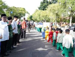 LEPAS PAWAI ALEGORIS MUHAMMADIYAH, BUPATI EKA PUTRA TERINGAT MASA KECILNYA