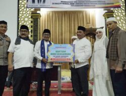 TSR Khusus Kunjungi Masjid Jamik, Bupati Eka Putra Serahkan Bantuan Pembangunan, Buku Keagamaan dan Santunan Anak Yatim