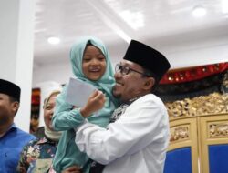 SERAHKAN SANTUNAN ANAK YATIM, BUPATI EKA PUTRA : ANAK YATIM ADALAH TANGGUNG JAWAB KITA BERSAMA