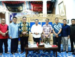 USAI TARAWIH, BUPATI EKA PUTRA SAMBUT ROMBONGAN YPTP UNES PADANG