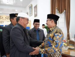 BUPATI EKA PUTRA AUDIENSI DENGAN MUI TANAH DATAR