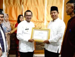 Bupati Eka Putra Berikan Penghargaan Kepada 75 ASN Purna Tugas