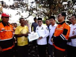 Berikan Bantuan Korban Kebakaran, Bupati Eka Putra Sampaikan Duka Yang Mendalam