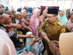 Beriklan Arahan Penerima PKH, Bupati Eka Putra : Manfaatkan Bantuan Dan Pergunakan Sesuai Kebutuhan