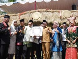BUKA FESTIVAL NAGARI SARUASO, BUPTI EKA PUTRA BERI APRESIASI MASYARAKAT