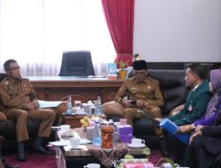 PJ Wako Rida Ananda Sambut Aksi Damai Penolakan RUU Kesehatan Di Kantor Walikota