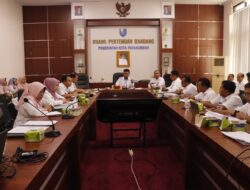Pj.Sekretaris Daerah Dafrul Pasi memimpin rapat Tim Anggaran Pemerintah Daerah (TAPD)