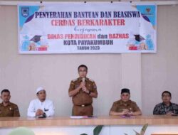 Kerjasama Disdik Dan Baznas, Rida Ananda Serahkan Beasiswa Untuk 40 Penerima