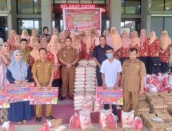 Di Bulan Nan Suci DWP Payakumbuh Serahkan Bantuan Sembako