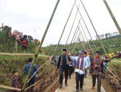 Buka Festival Talago Kamba II Di Tabek Patah, Bupati Eka Putra Terpukau Dengan Keindahan Objek Wisata Batu Badindiang